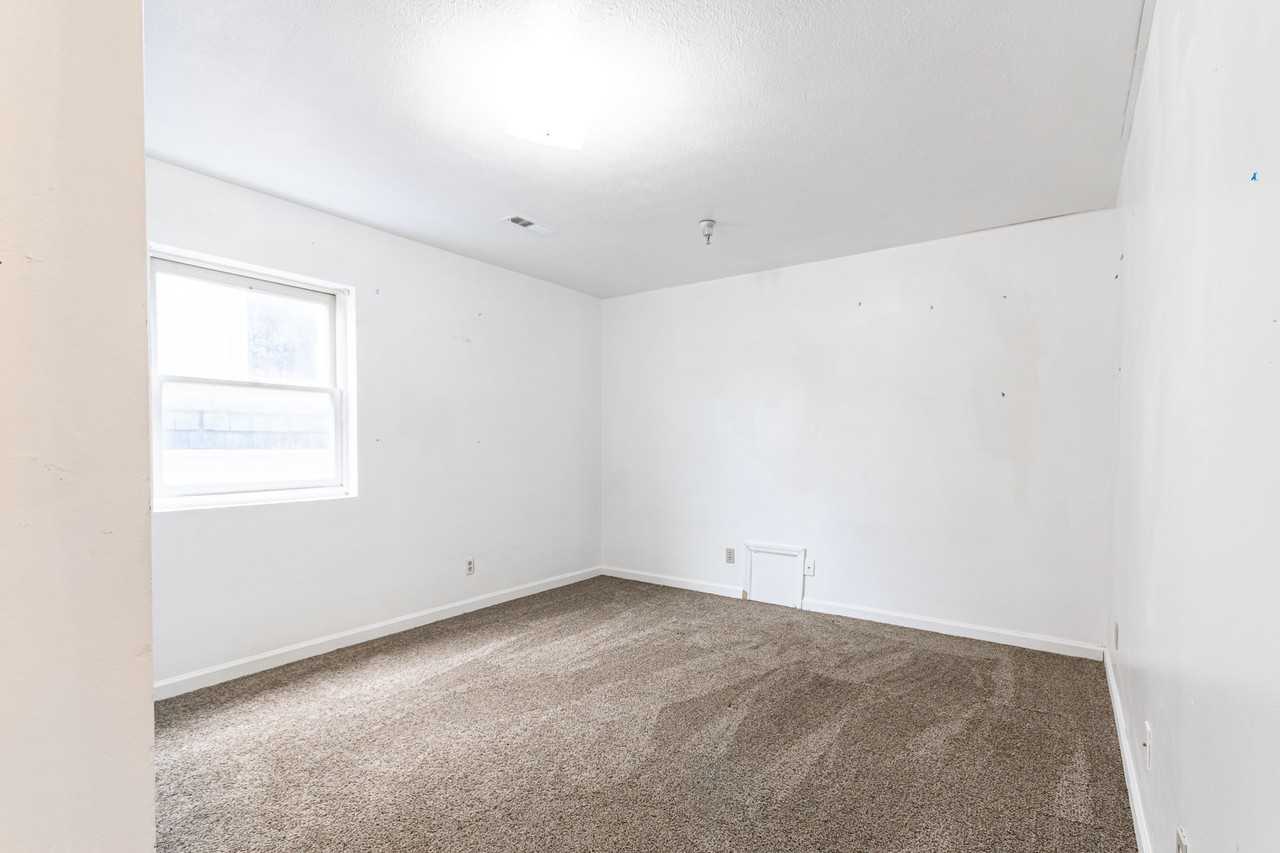 471 Dallas St #4 - Photo 5 of 15