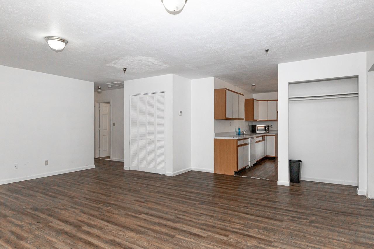 471 Dallas St #4 - Photo 3 of 15