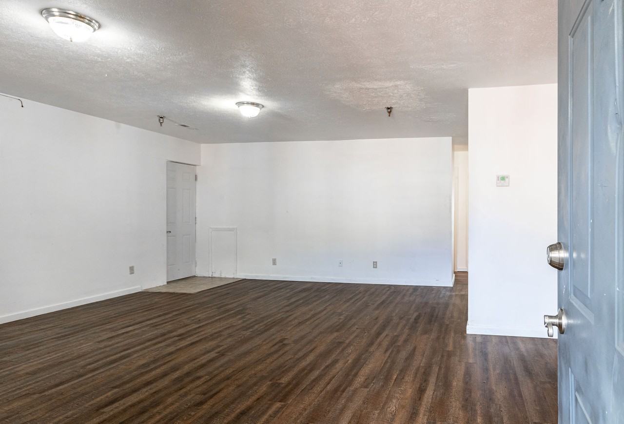 471 Dallas St #4 - Photo 7 of 15