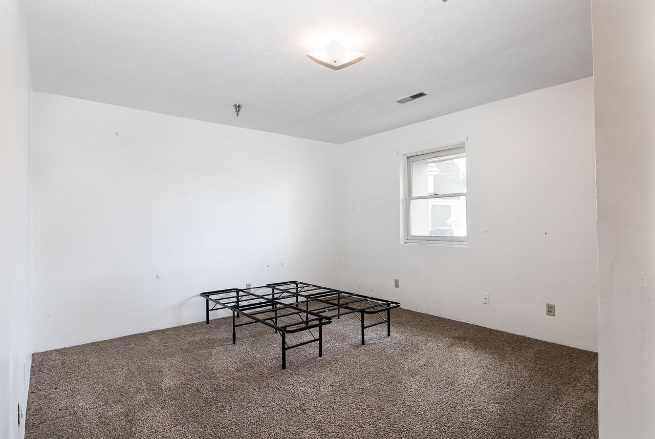 471 Dallas St #4 - Photo 4 of 15