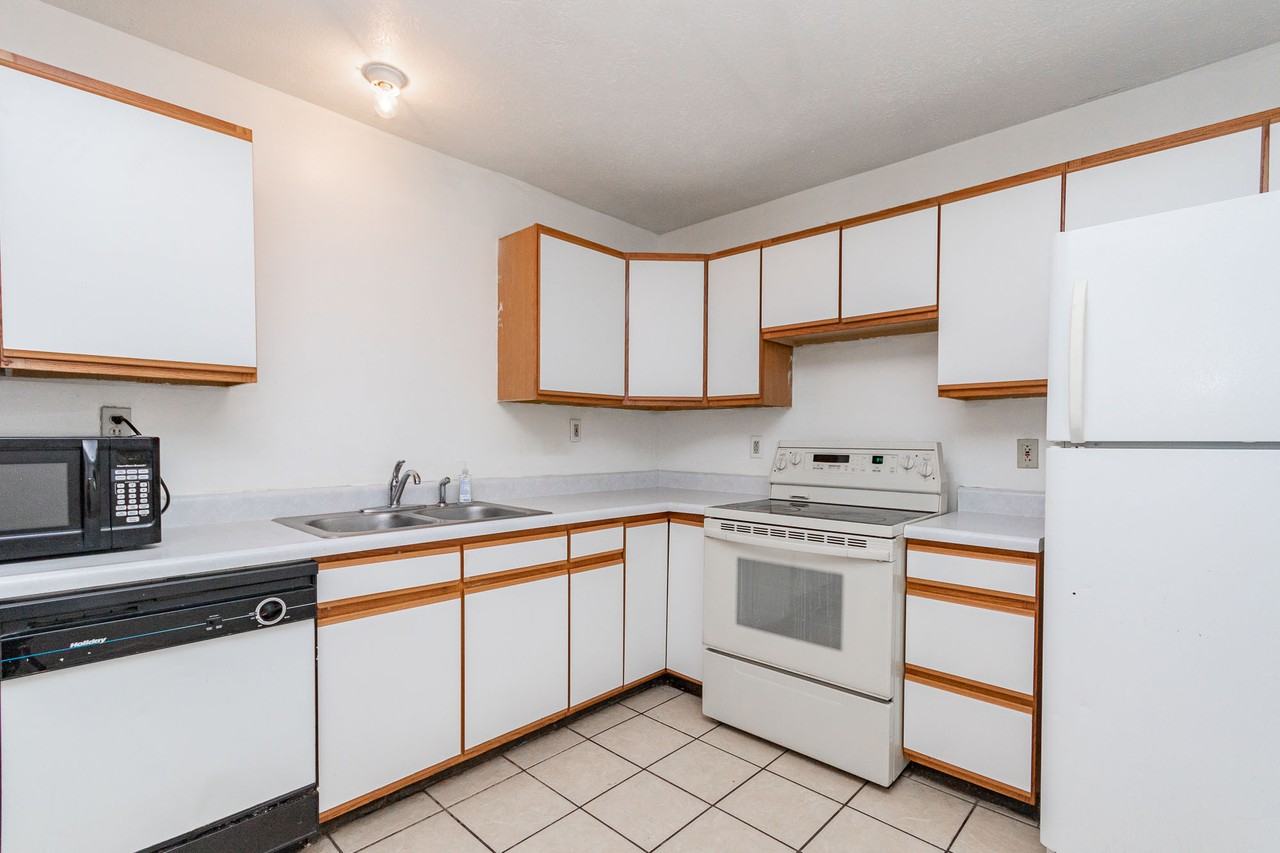 471 Dallas St #4 - Photo 2 of 15