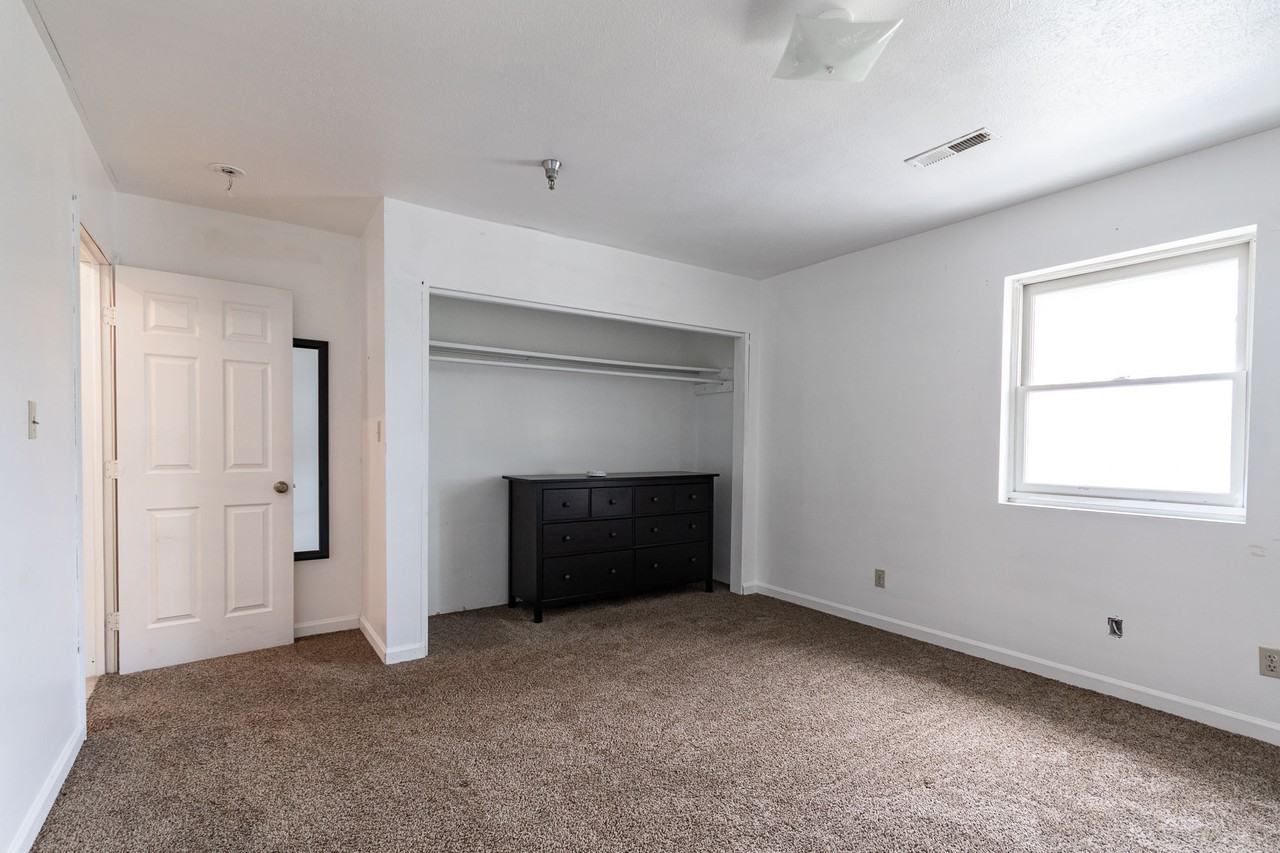 471 Dallas St #4 - Photo 4 of 15