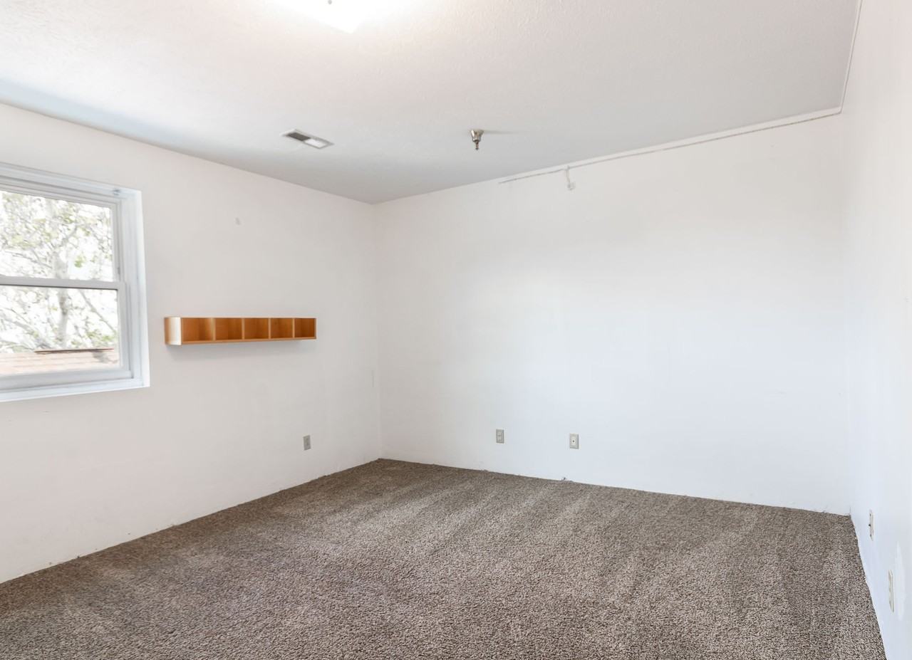 471 Dallas St #4 - Photo 6 of 15