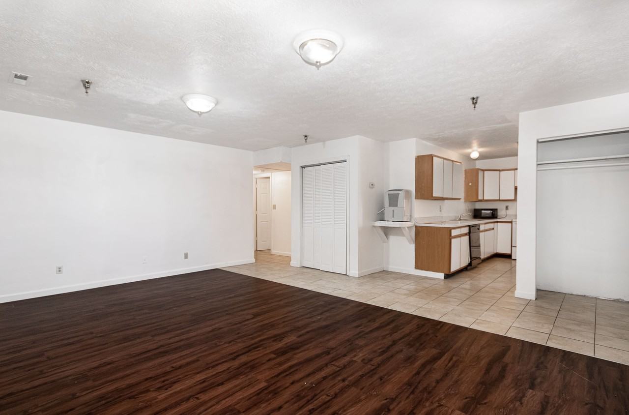 471 Dallas St #1 - Photo 7 of 14