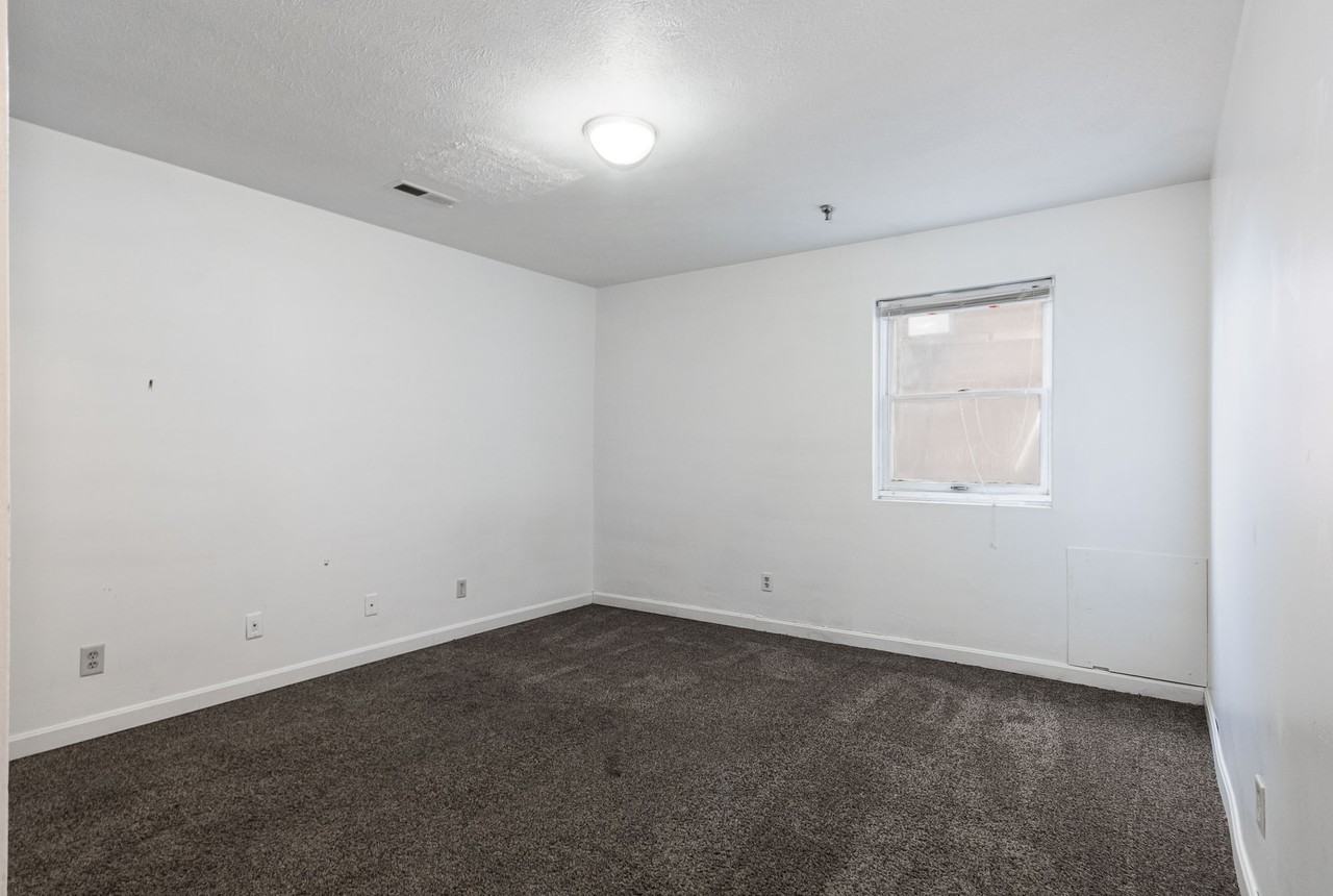 471 Dallas St #1 - Photo 5 of 14