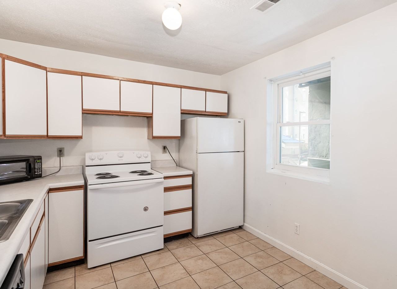 471 Dallas St #1 - Photo 3 of 14