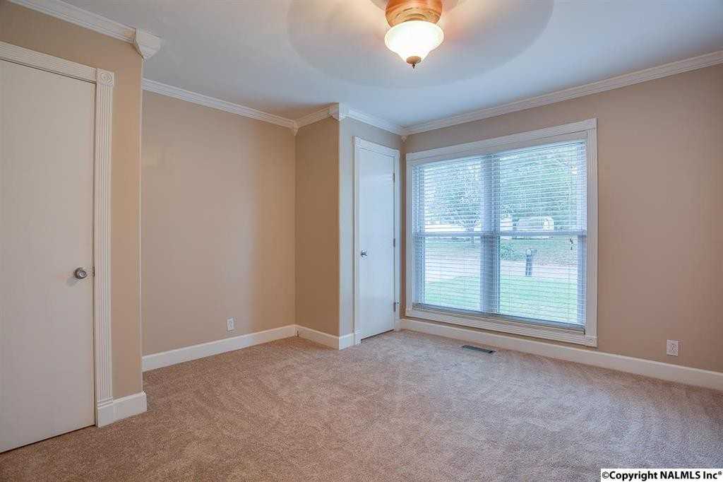 4306 Cloverdale Dr Nw - Photo 3 of 11