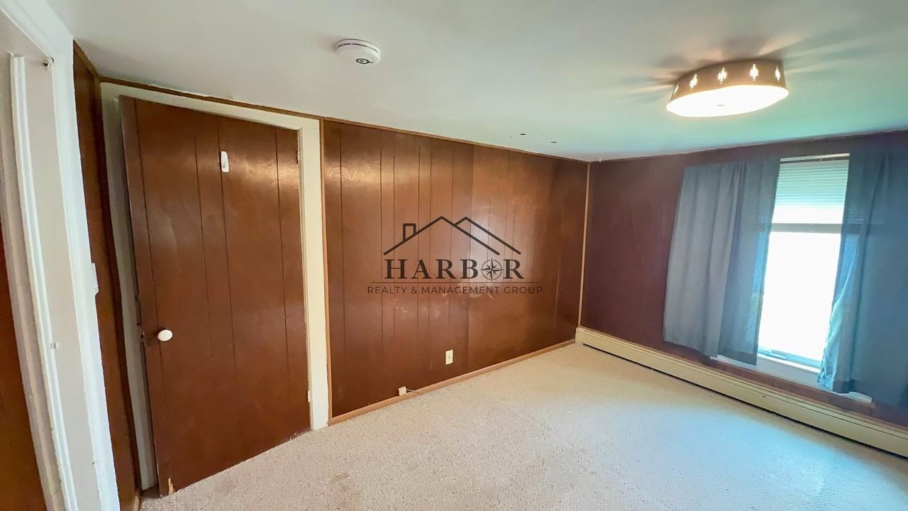 725 7th Ave Se - Photo 2 of 7