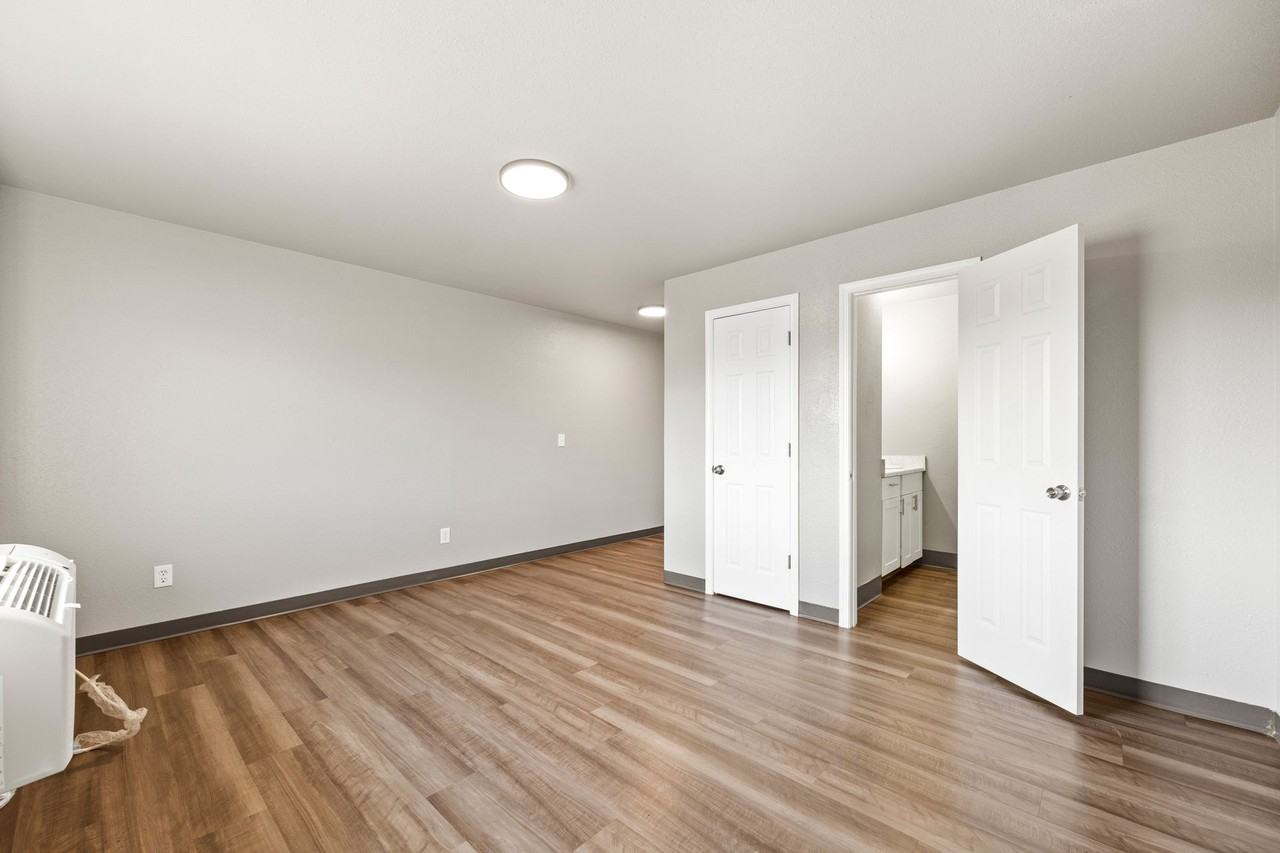 Richland Studios - Photo 4 of 13