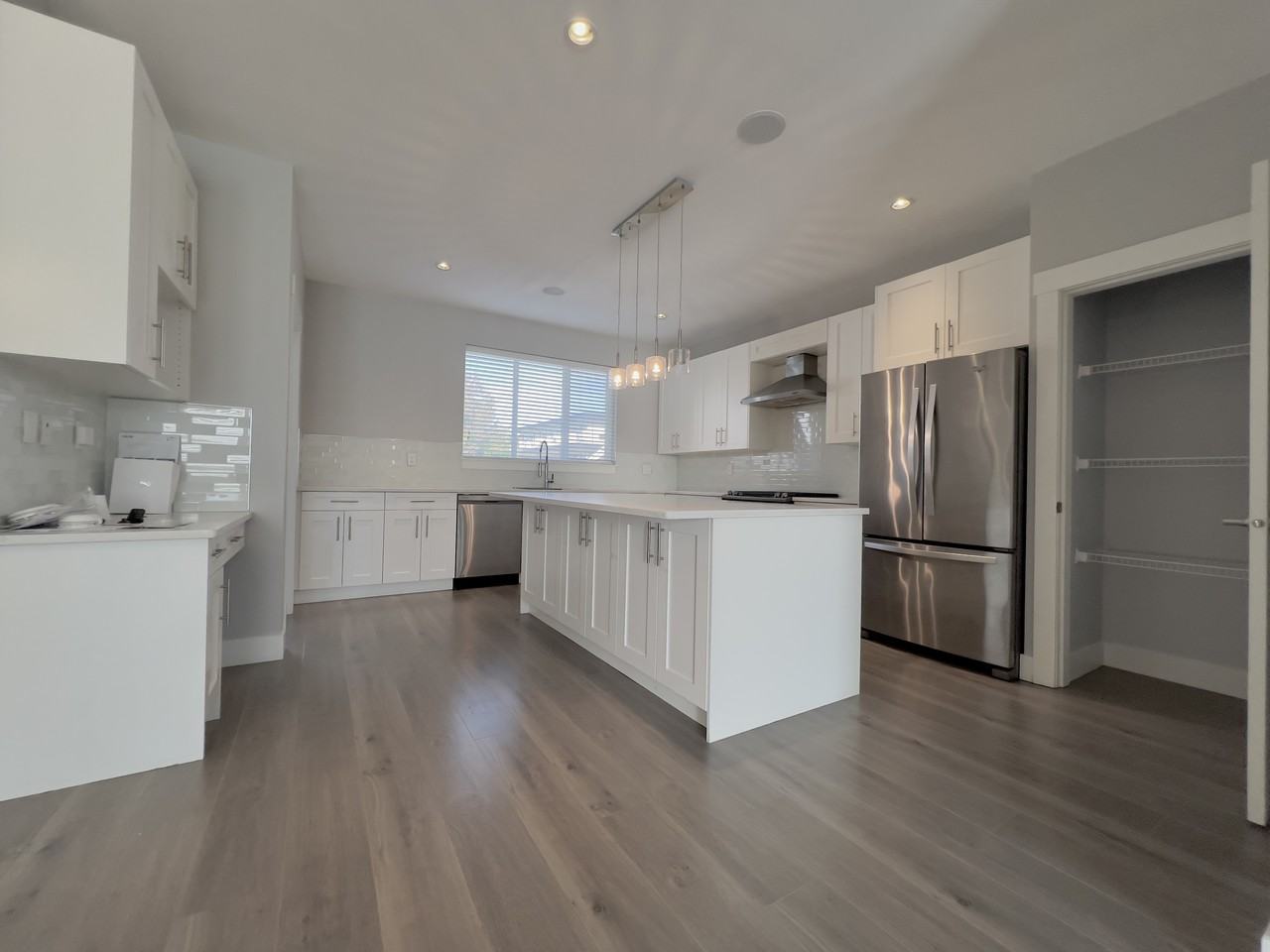 19485 72 Avenue - Photo 3 of 28