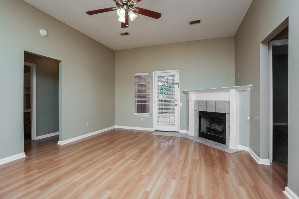 8207 Cross Point Dr - Photo 3 of 16