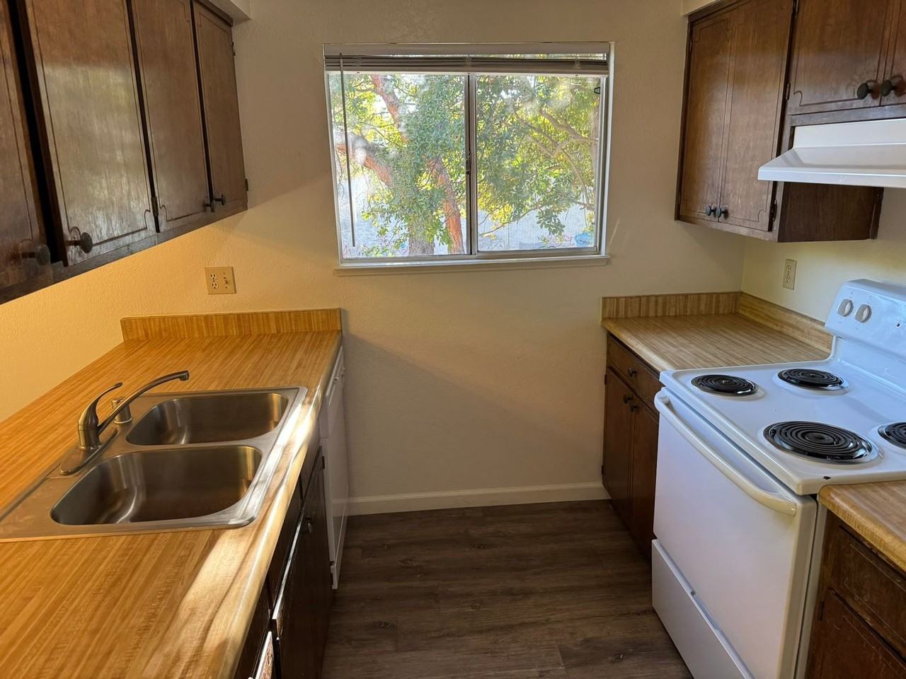 2 Bedroom walking distance to Chico State! - Photo 4 of 7