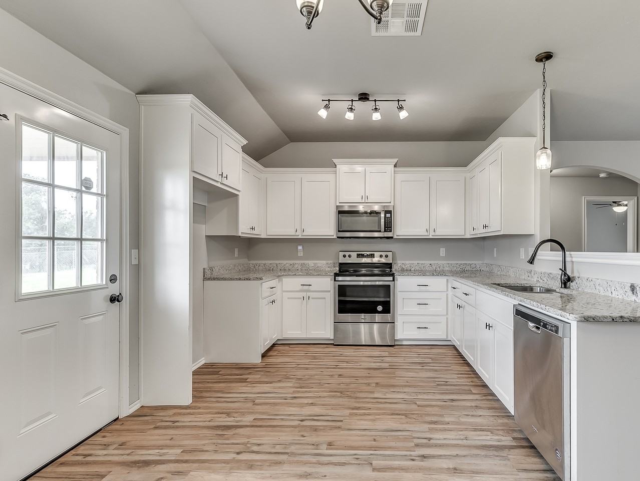 2202 Wintercreek Blvd - Photo 2 of 47