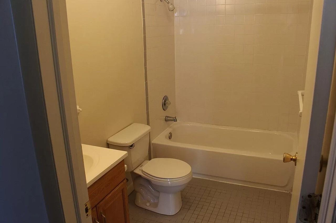 885 N 42nd St - Photo 3 of 6