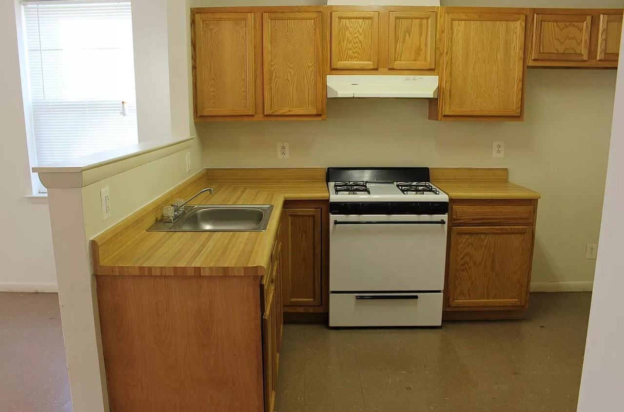 885 N 42nd St - Photo 2 of 6