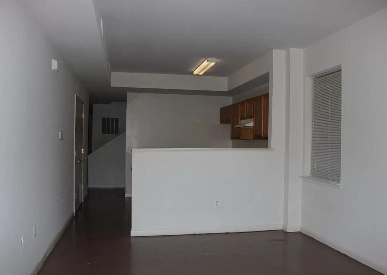 885 N 42nd St - Photo 5 of 6