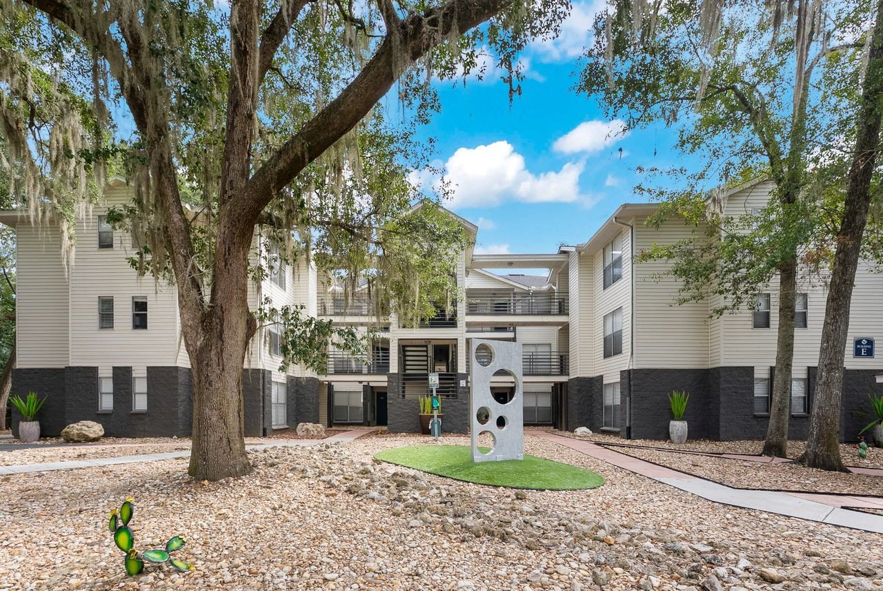 The Riley - Photo 6 of 35