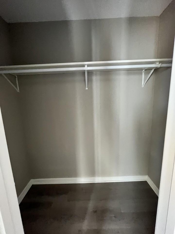 703 S Holden St #B - Photo 2 of 6