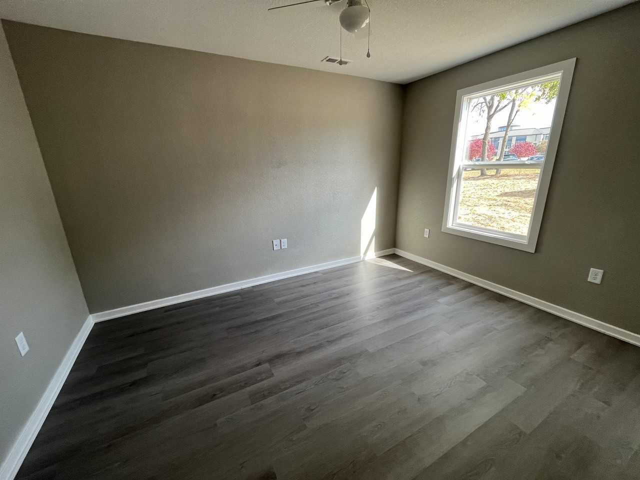 703 S Holden St #B - Photo 5 of 6