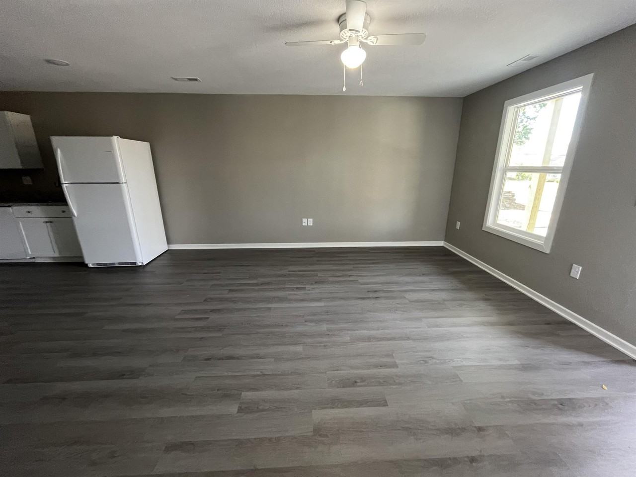 703 S Holden St #B - Photo 6 of 6