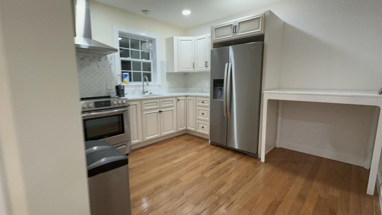 183 Jewett St - Photo 5 of 11