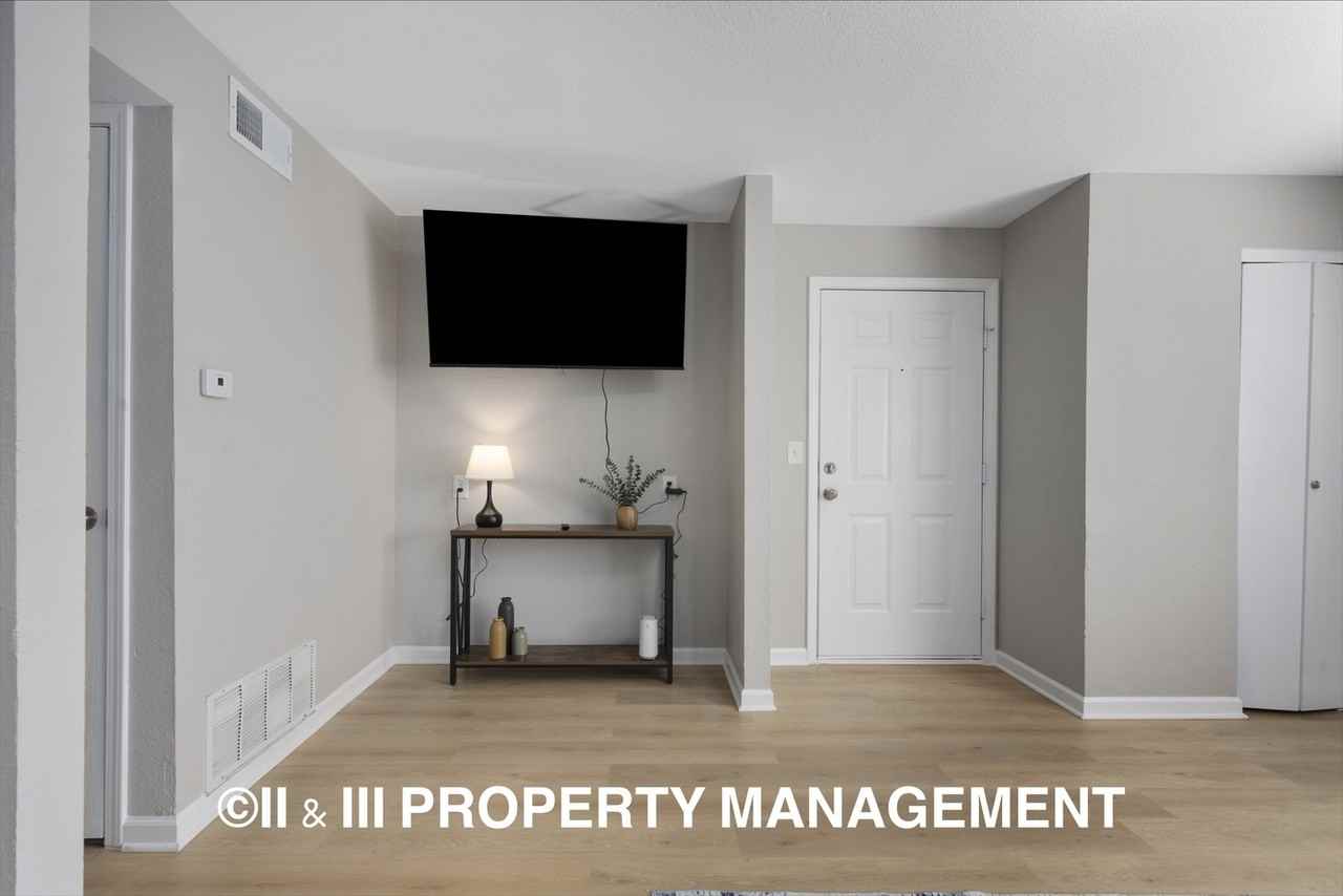 1505 West 25Th Ct Apr B6 - Photo 2 of 42