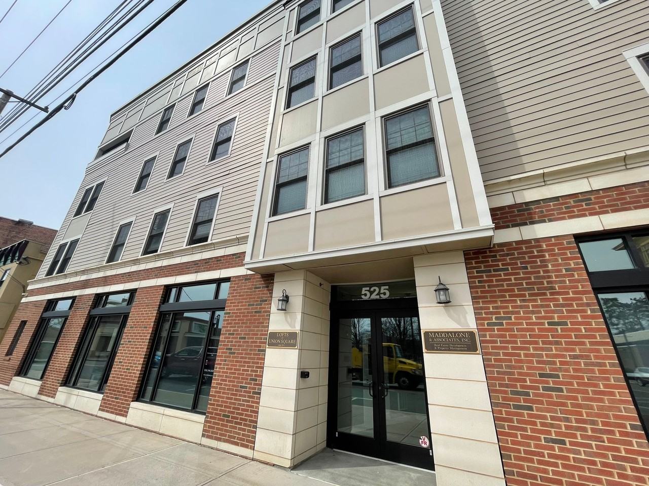 525 Union Street - Photo 2 of 23