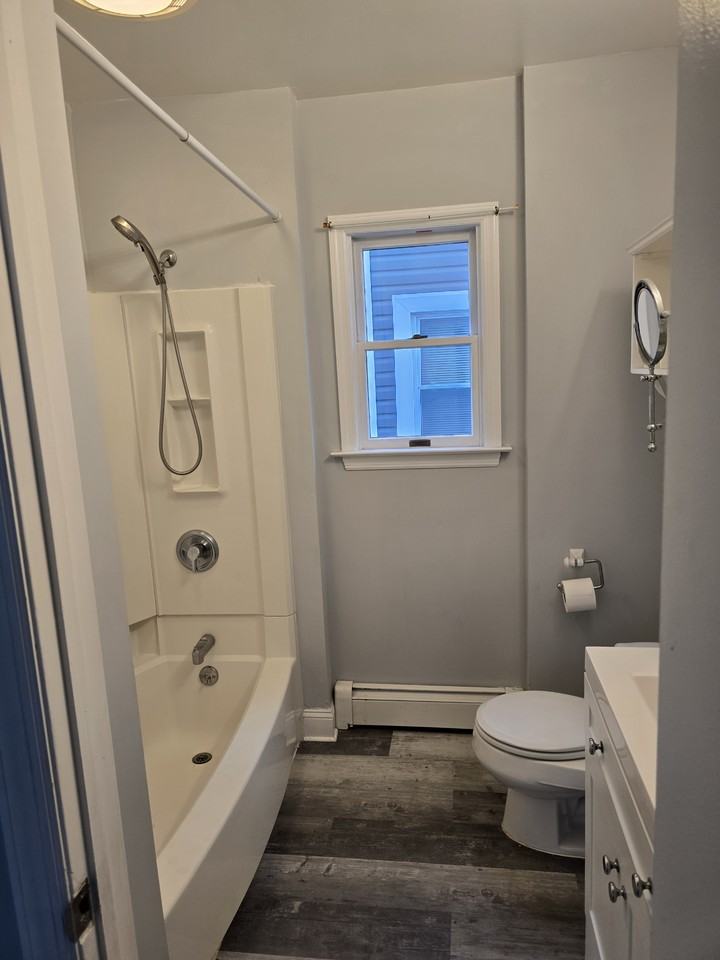 Butler Ave #1stFL - Photo 2 of 10