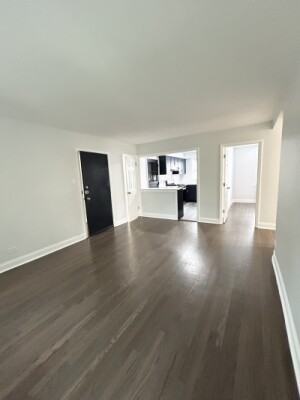 2715 W Berwyn Ave #1 - Photo 4 of 19