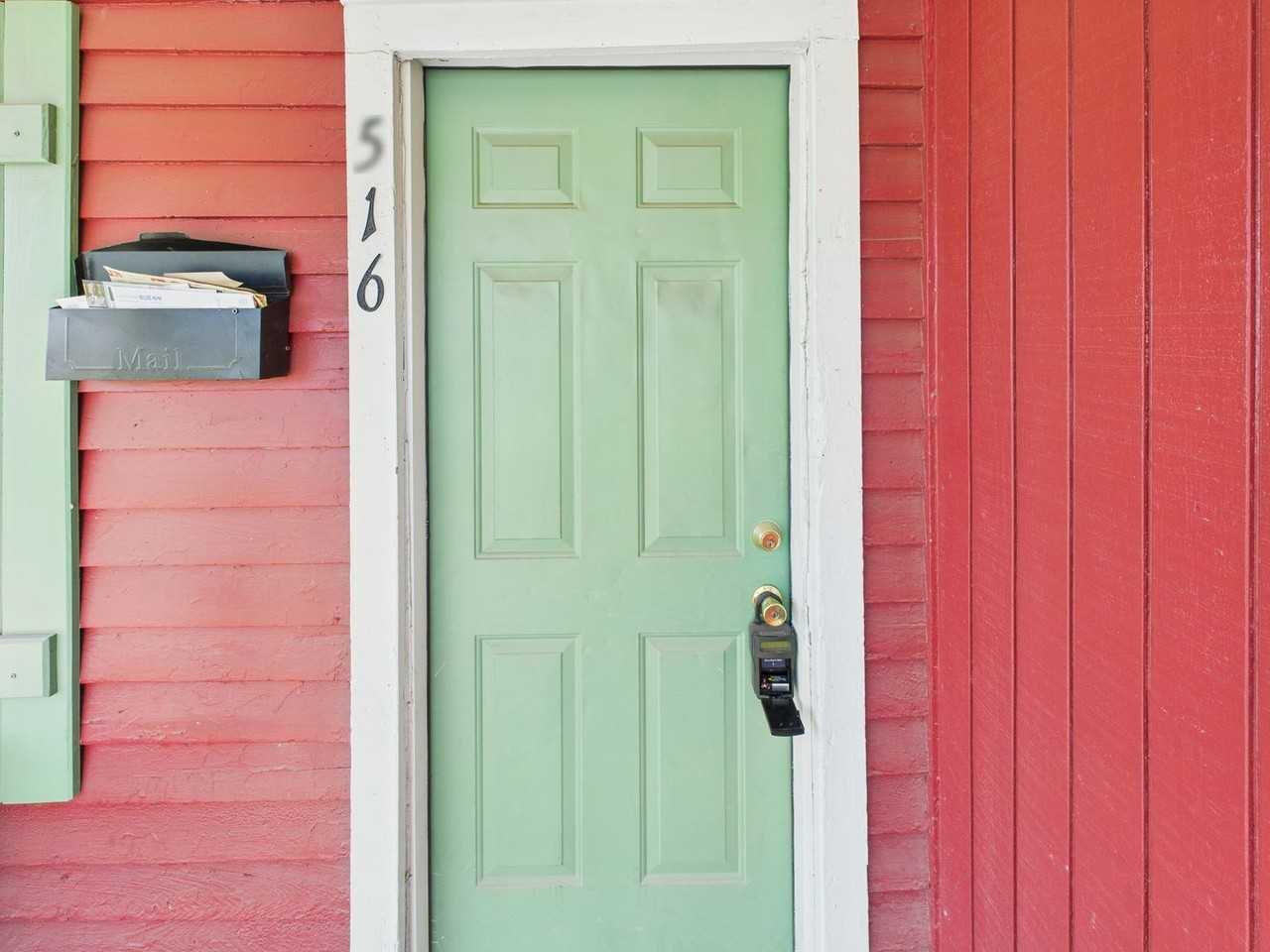 516 Lamar Street - Photo 4 of 17