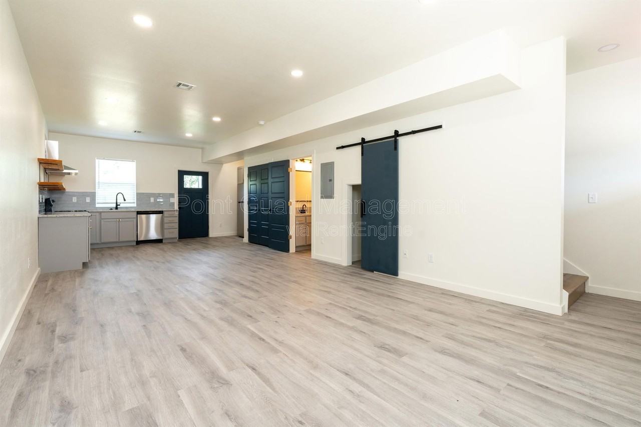 2823 N Oliver St #400 - Photo 2 of 27