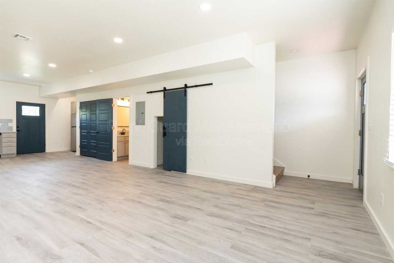 2823 N Oliver St #400 - Photo 3 of 27