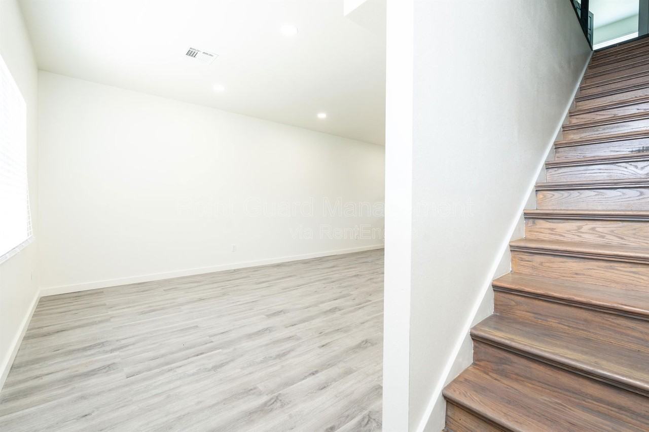 2823 N Oliver St #400 - Photo 4 of 27