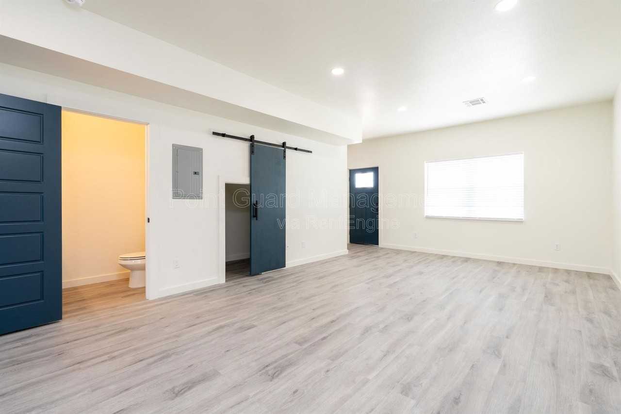 2823 N Oliver St #400 - Photo 6 of 27