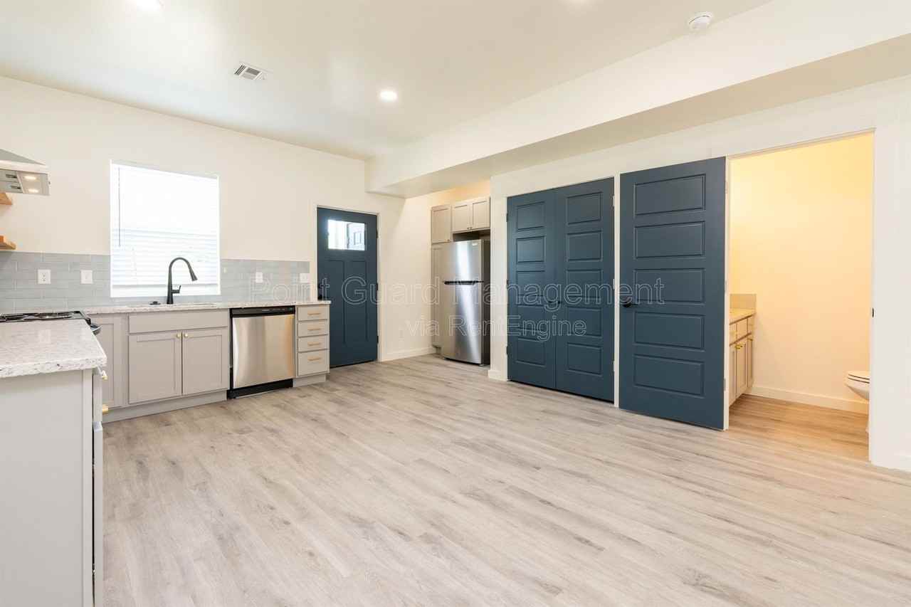 2823 N Oliver St #400 - Photo 7 of 27