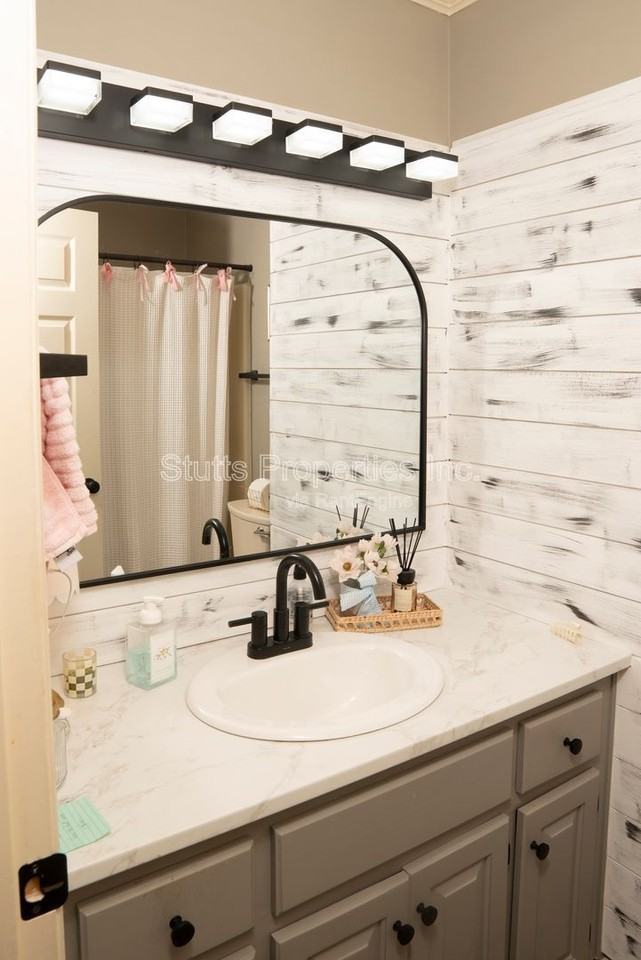 2424 Roberts Ln #D45 - Photo 6 of 17