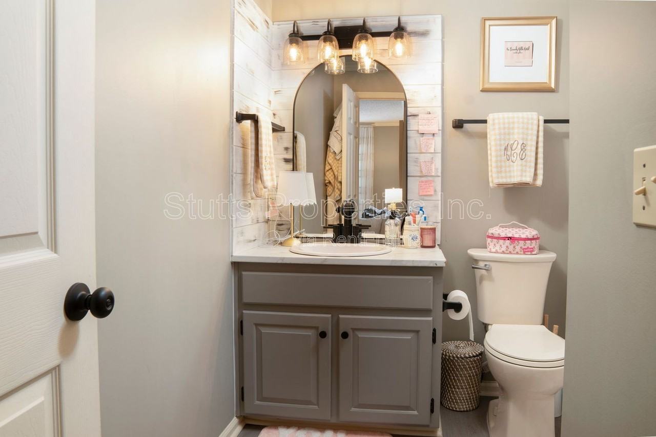2424 Roberts Ln #E52 - Photo 5 of 16