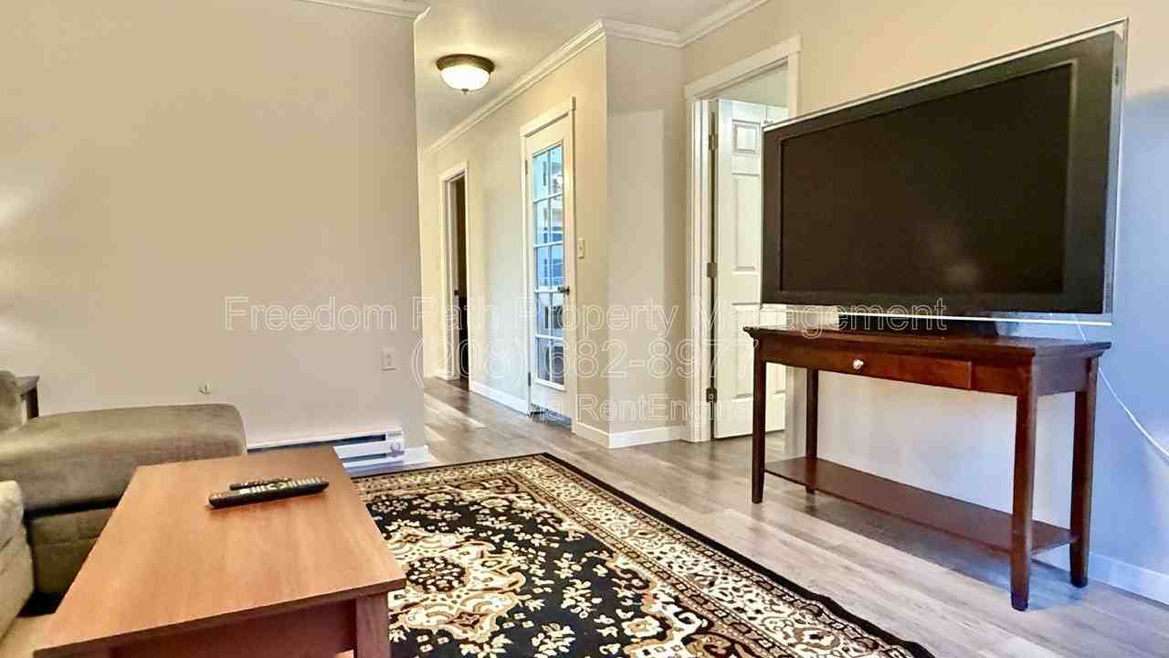 208 E Harrison Ave - Photo 3 of 19