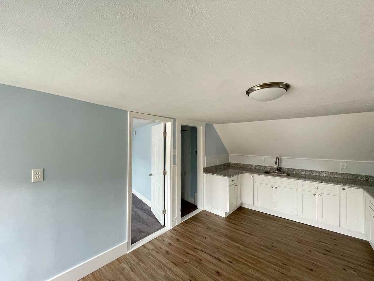 139 W Hollis St #3 - Photo 3 of 19