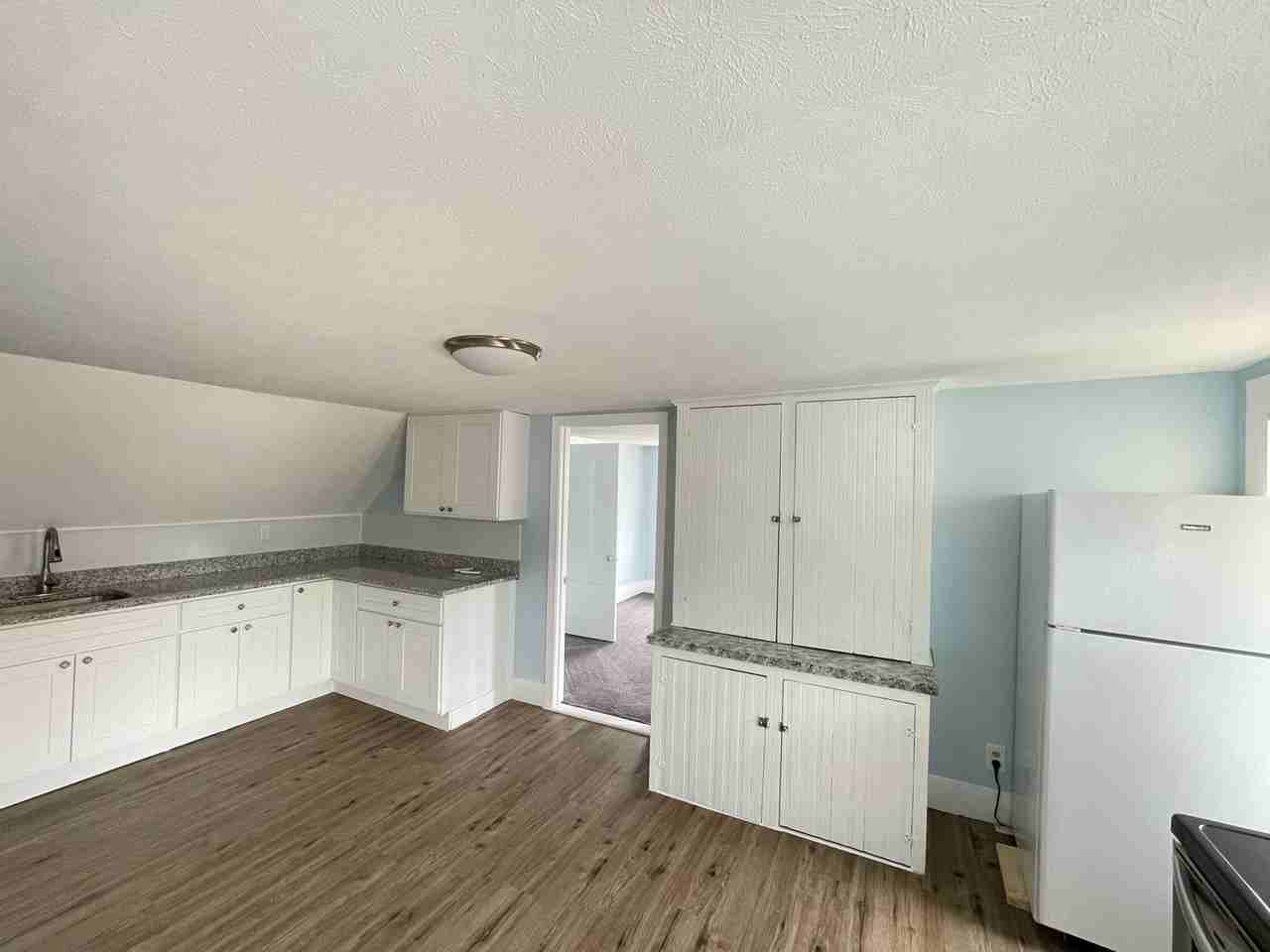 139 W Hollis St #3 - Photo 4 of 19