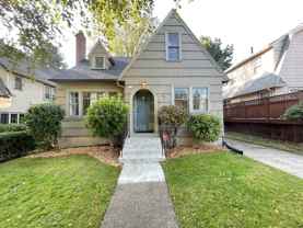 515 Se Peacock Ln - Photo 1 of 1