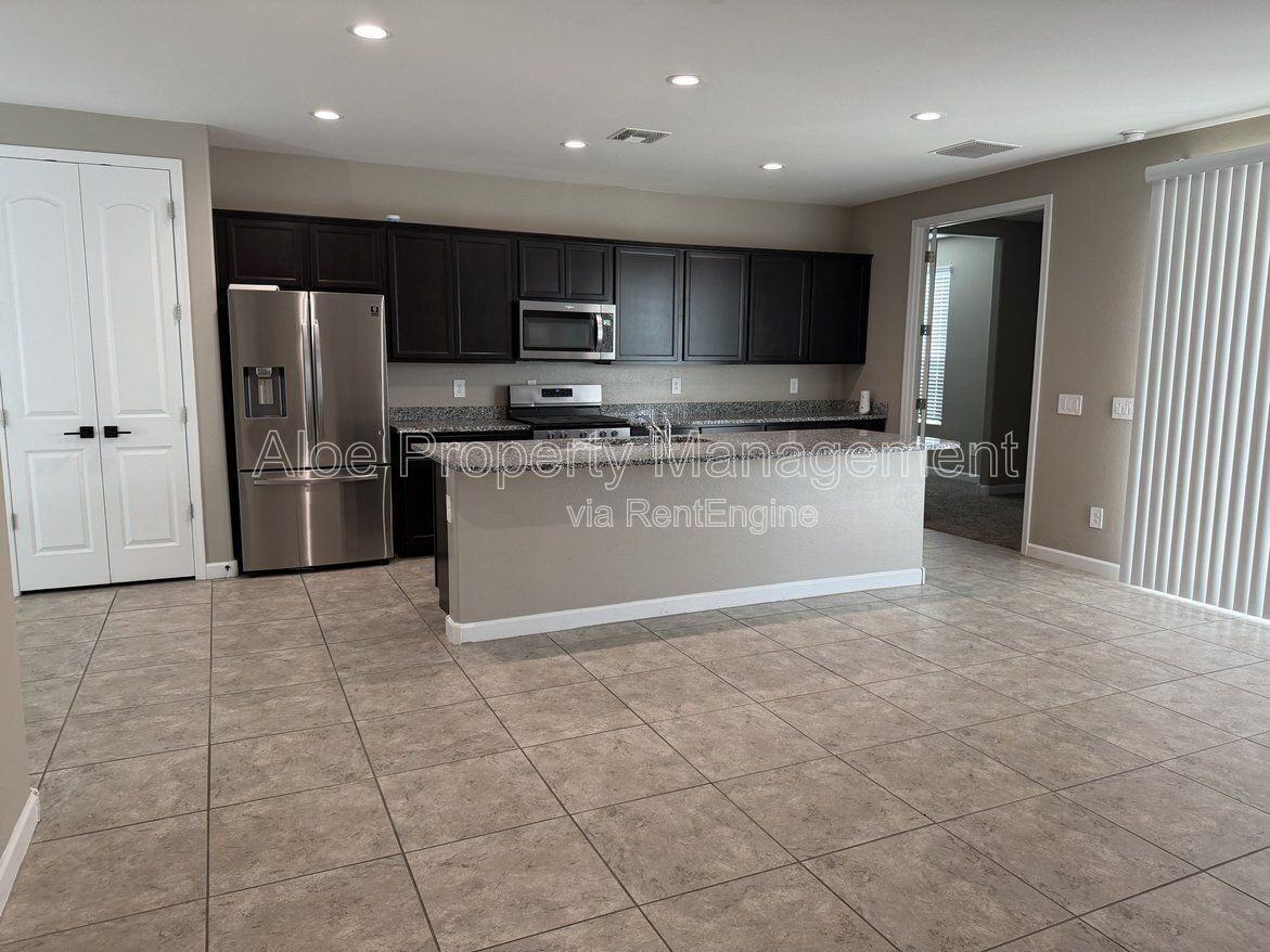 38163 West Santa Monica Avenue - Photo 4 of 32