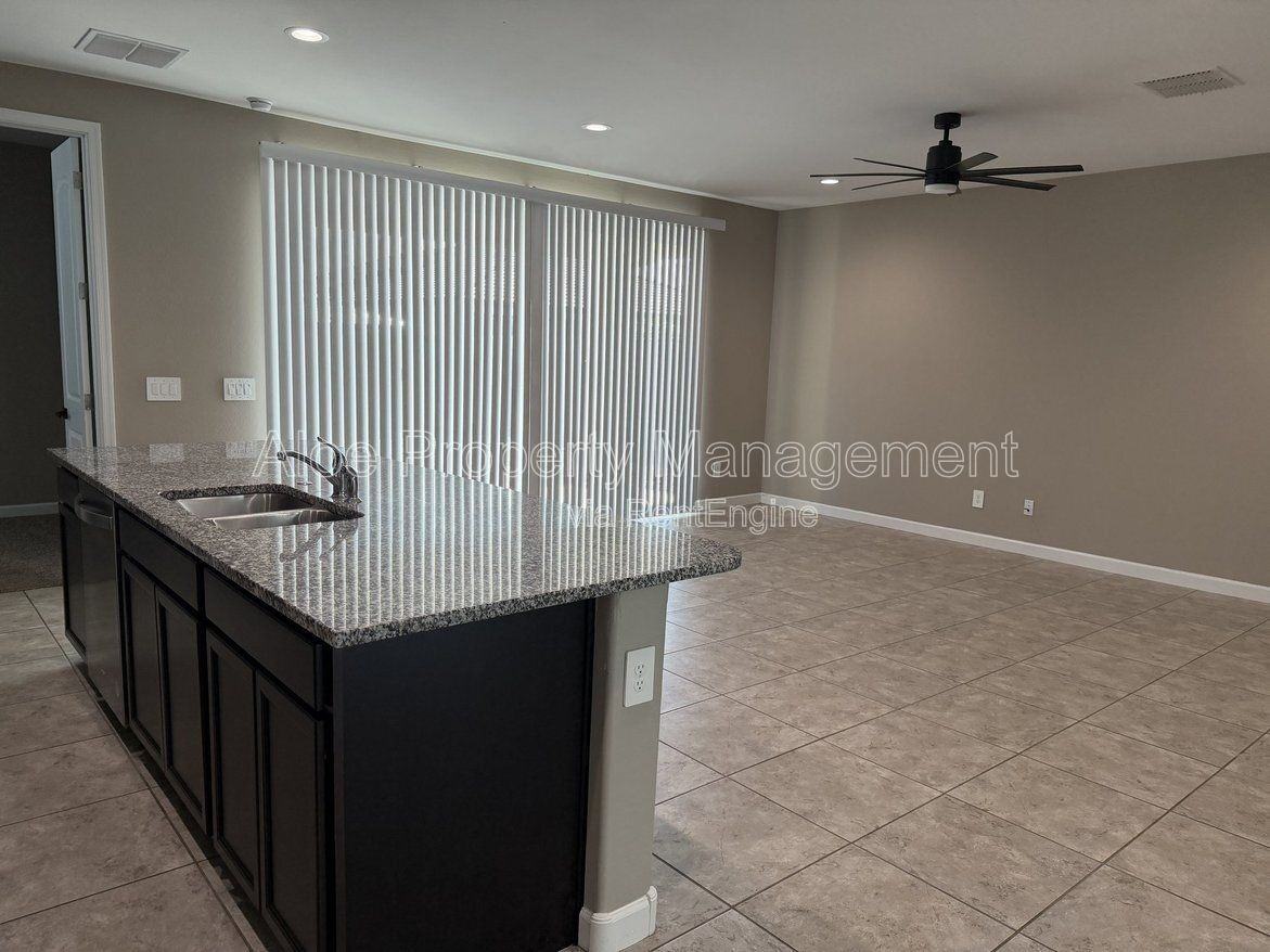 38163 West Santa Monica Avenue - Photo 6 of 32