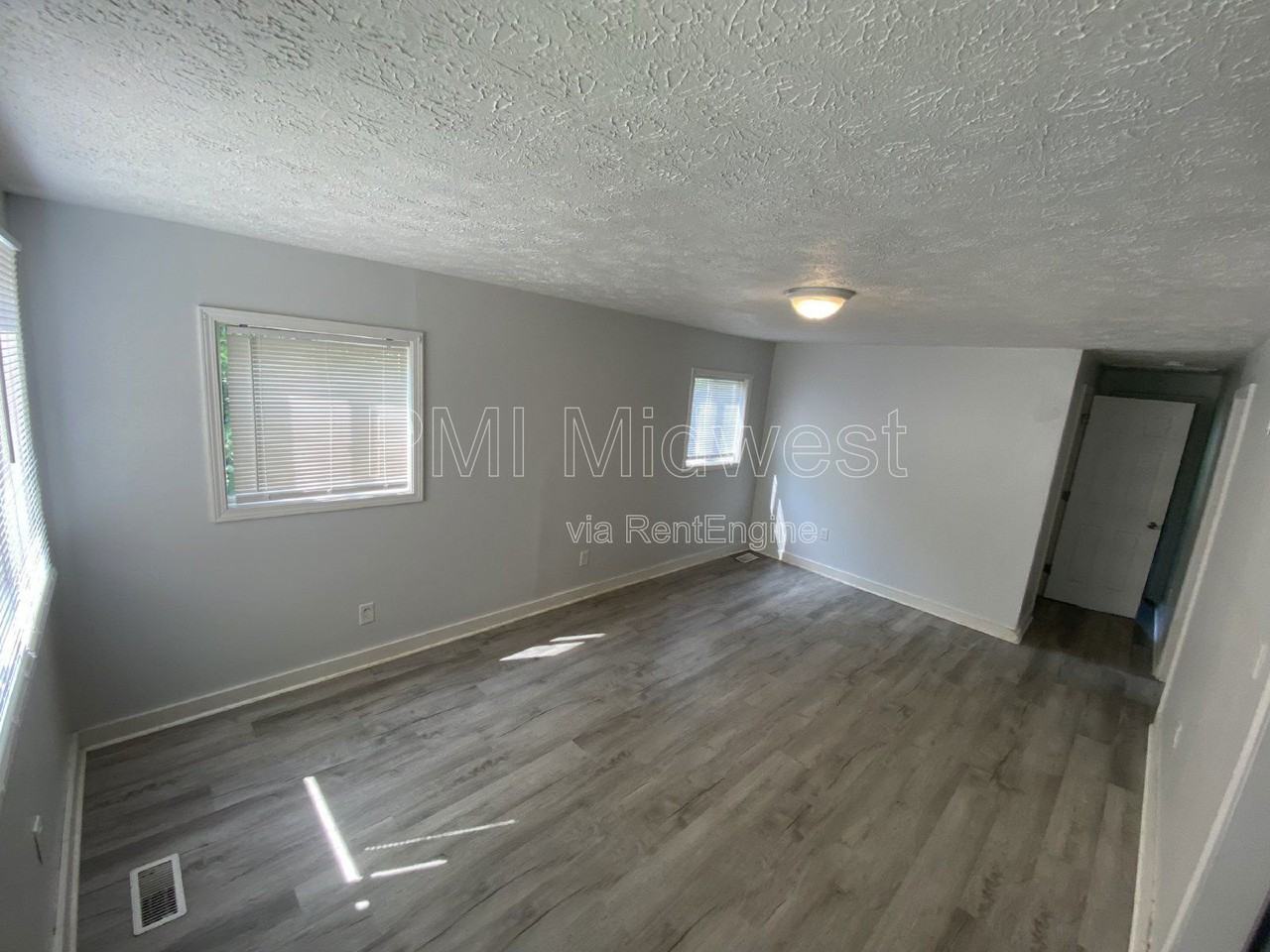 815 S Calumet St - Photo 3 of 14