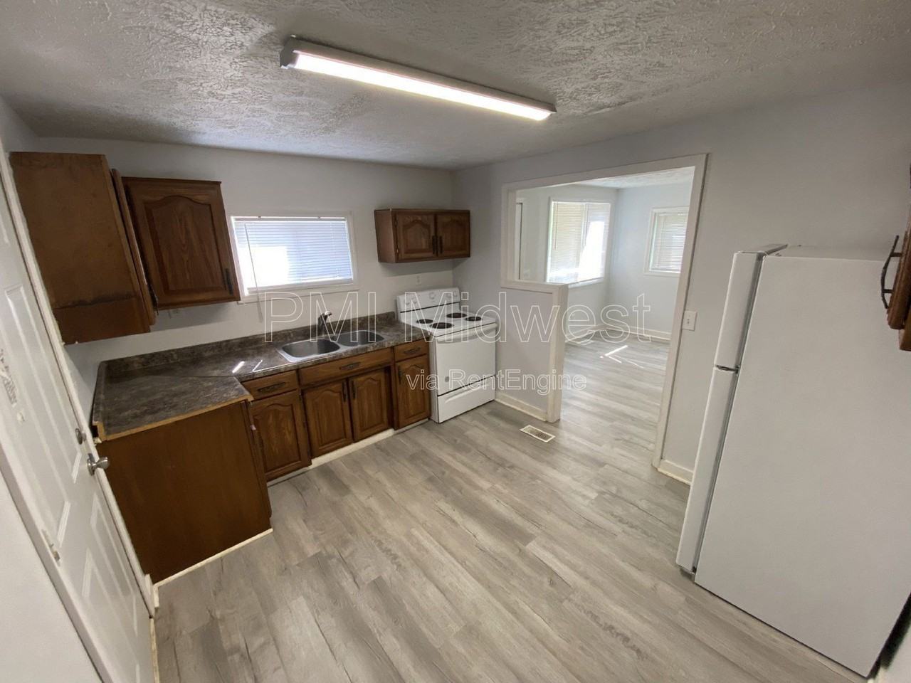 815 S Calumet St - Photo 4 of 14