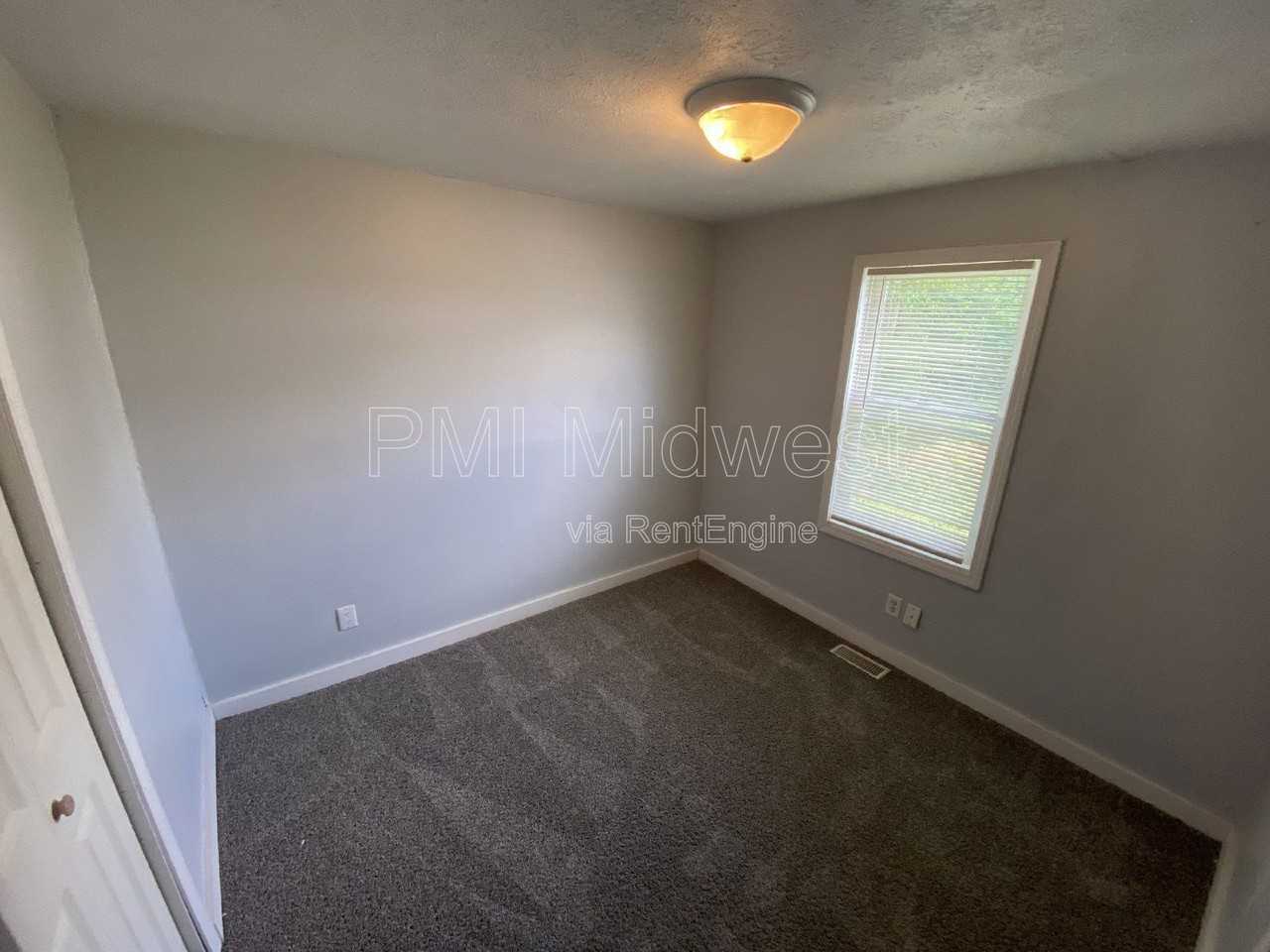 815 S Calumet St - Photo 5 of 14