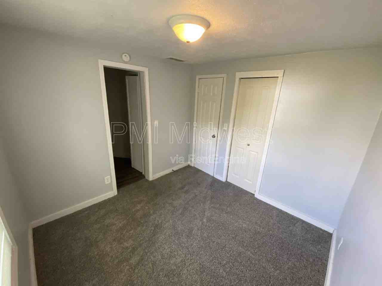 815 S Calumet St - Photo 6 of 14