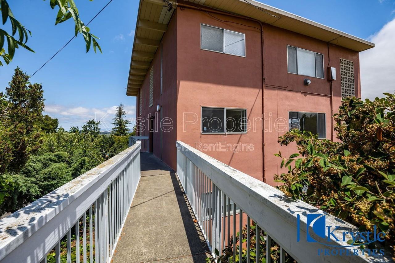 340 Carter St #3 - Photo 3 of 22