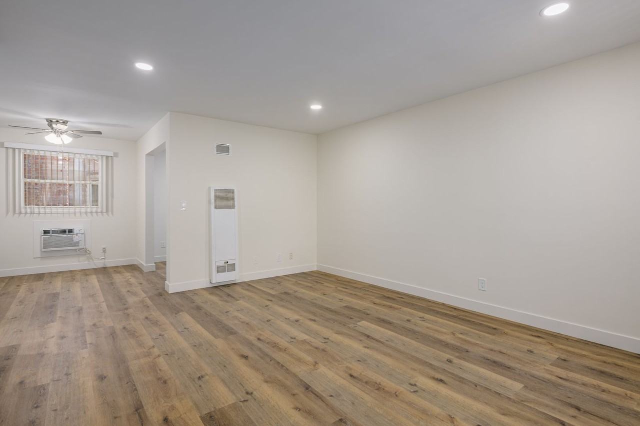 2001 N Beachwood Dr - Photo 2 of 44