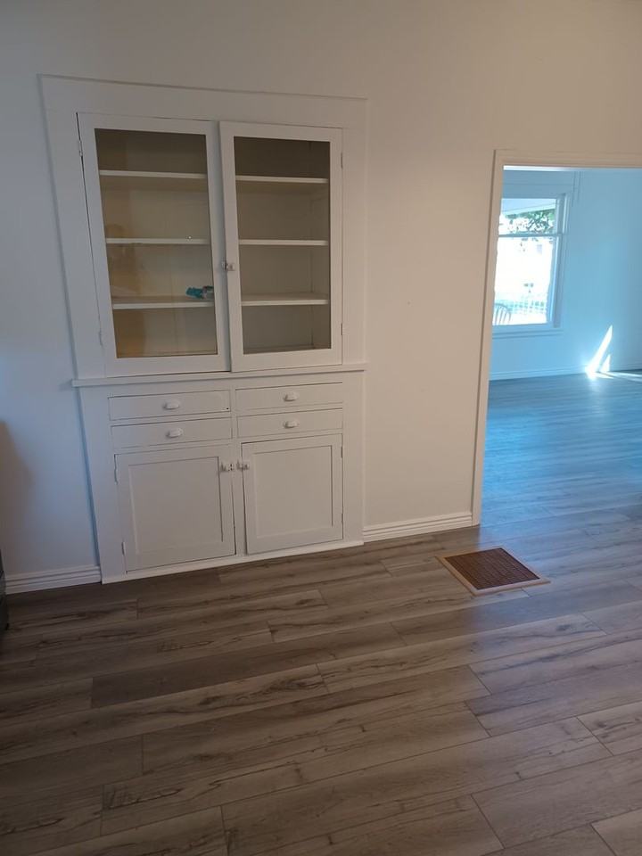335 S 5th E - Photo 2 of 44